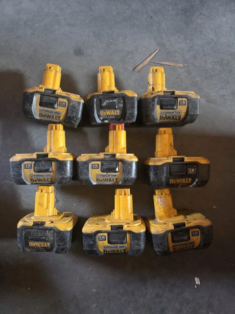 Батареї під ремонт dewalt 18volt ціна за 1шт