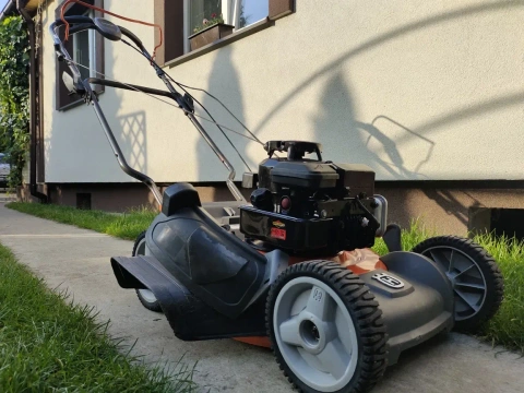Бензинова самохідна газонокосарка Husqvarna 46cm Briggs Stratton
