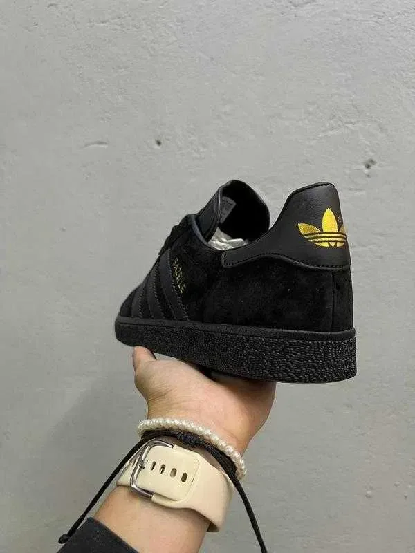 (БЕЗ ПЕРЕДОПЛАТИ) Adidas Gazelle All Black адідас газелі повністю чорні замшеві кросівки з чорною підошвою — фото 4
