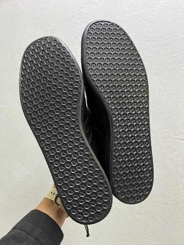 (БЕЗ ПЕРЕДОПЛАТИ) Adidas Gazelle All Black адідас газелі повністю чорні замшеві кросівки з чорною підошвою — фото 7