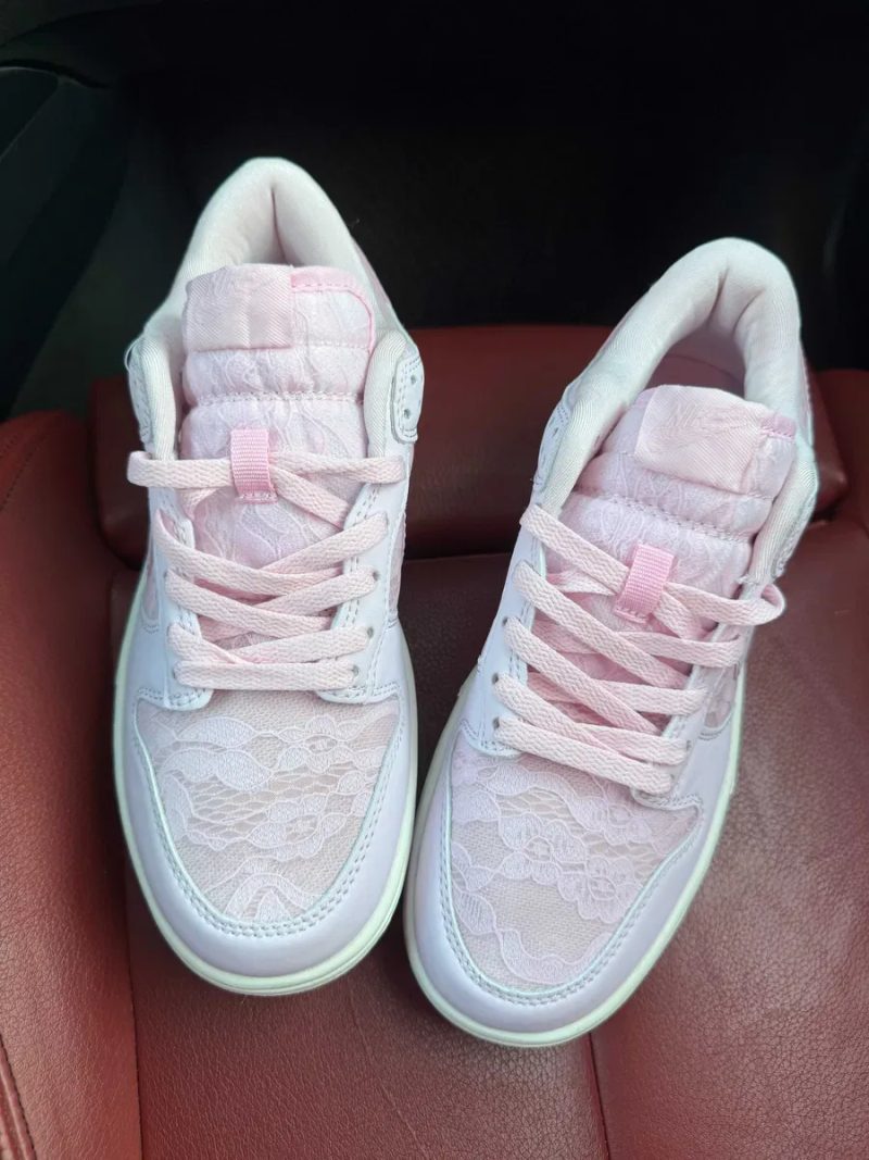 (БЕЗ ПЕРЕДОПЛАТИ) Nike Dunk Low Lace Pack Regal Pink найк данк лоу рожеві шкіряні кросівки з мереживними вставками — фото 4