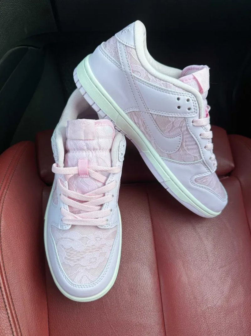 (БЕЗ ПЕРЕДОПЛАТИ) Nike Dunk Low Lace Pack Regal Pink найк данк лоу рожеві шкіряні кросівки з мереживними вставками — фото 5