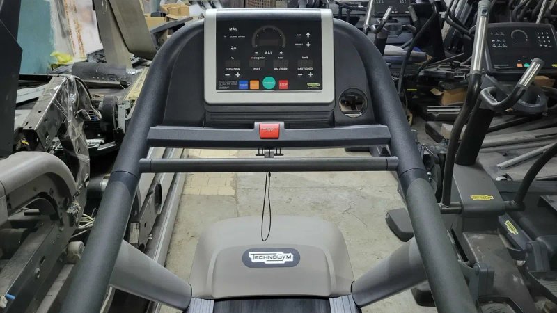 Бігова доріжка Technogym Jog Now 500 LED Професійна на гарантії — фото 4