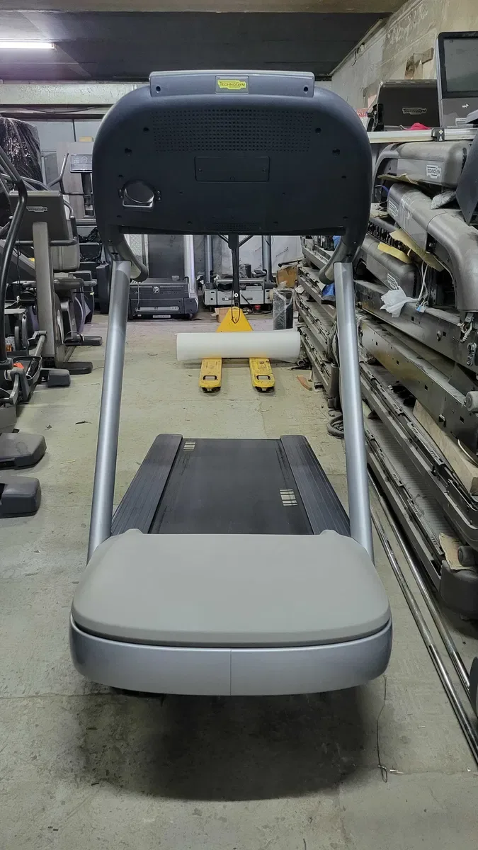 Бігова доріжка Technogym Jog Now 500 LED Професійна на гарантії — фото 5