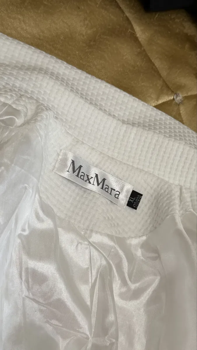 Білий жакет Max Mara з золотими ґудзиками — фото 5
