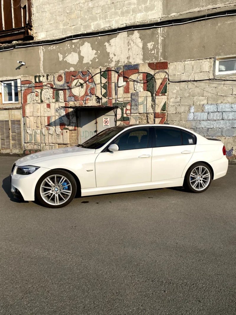 BMW E90 328xi 2010 3.0I — фото 2