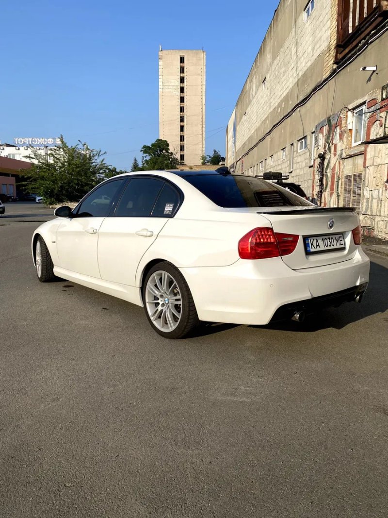 BMW E90 328xi 2010 3.0I — фото 3