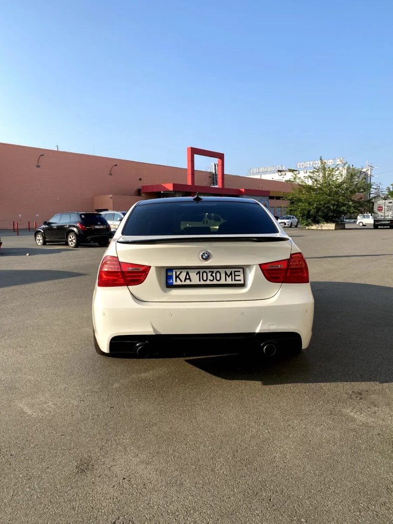 BMW E90 328xi 2010 3.0I — фото 4
