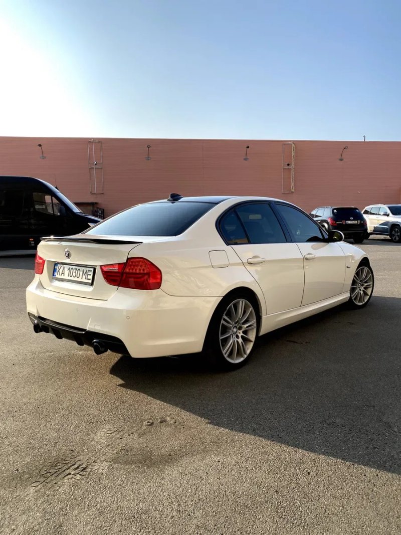 BMW E90 328xi 2010 3.0I — фото 5