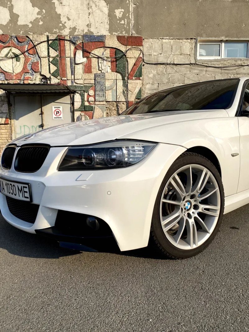 BMW E90 328xi 2010 3.0I — фото 8
