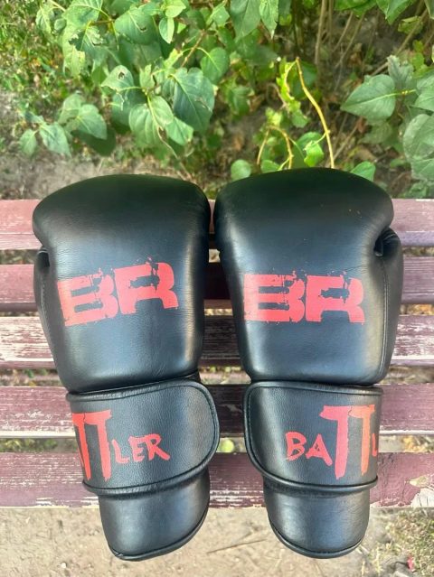 Боксерські рукавички Battler Sport Universal Black/Red 14 Oz