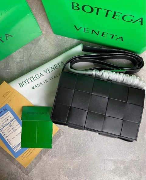 Bottega Veneta Cassette сумка чорна шкіряна чоловіча мужская