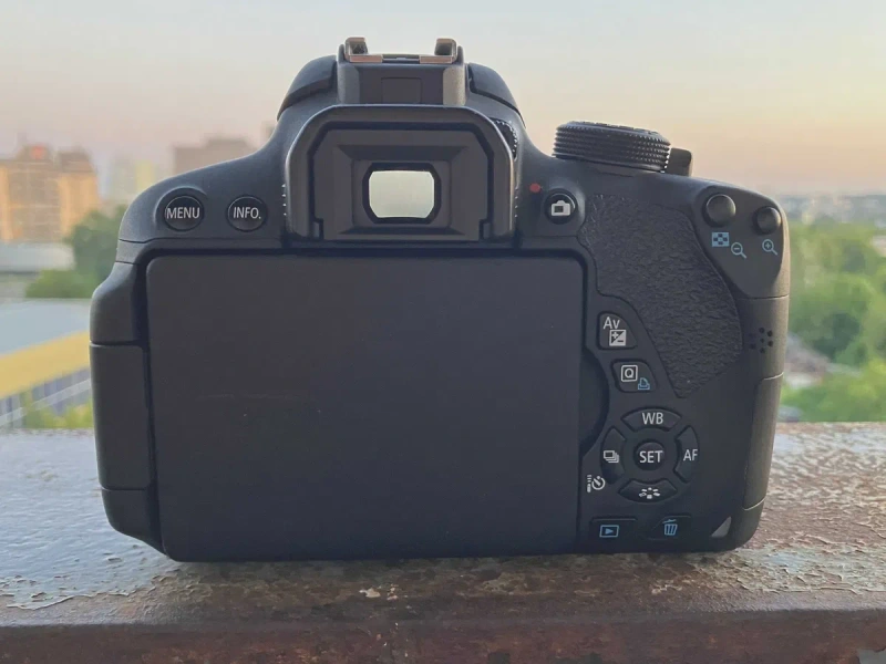 Canon EOS 700D Body — фото 6