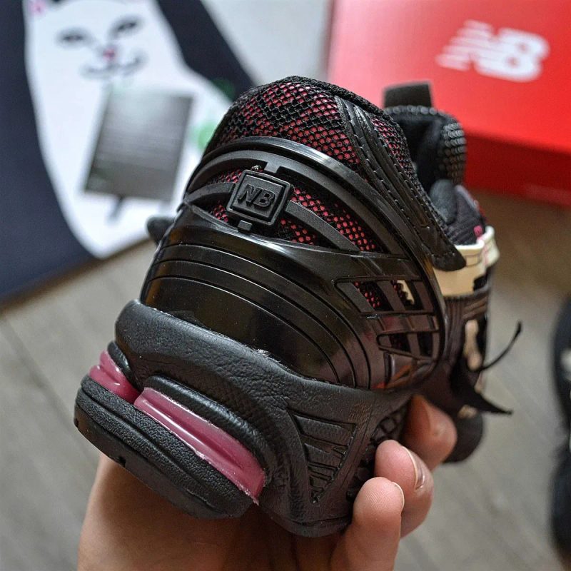 Чоловічі кросівки New Balance 1906A Protection Pack Black Dragon Berry — фото 7