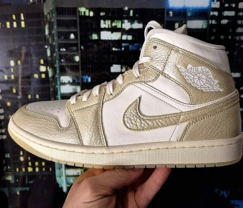 Чоловічі кросівки Nike Air Jordan 1 Mid SE(Оригінал)42,5-27,5см 43-28см 44-28,5см 44,5-29 см