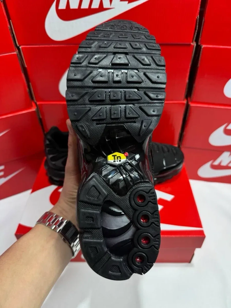 Чоловічі кросівки Nike Air Max Plus Tn, Black — фото 4