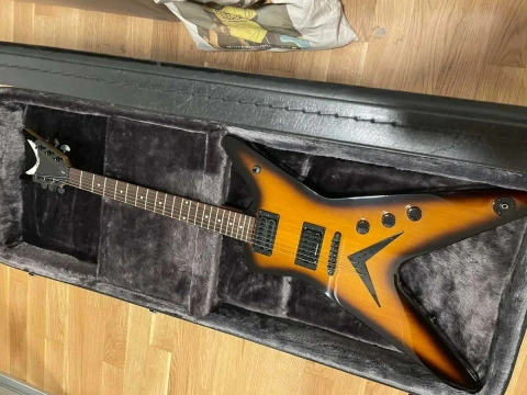Dean MLX 2013 ML-Style Китай в кейсе Epiphone, схема Н-Н (апгрейд хамбакеров), состояние отличное ЕСТЬ ВМДЕО