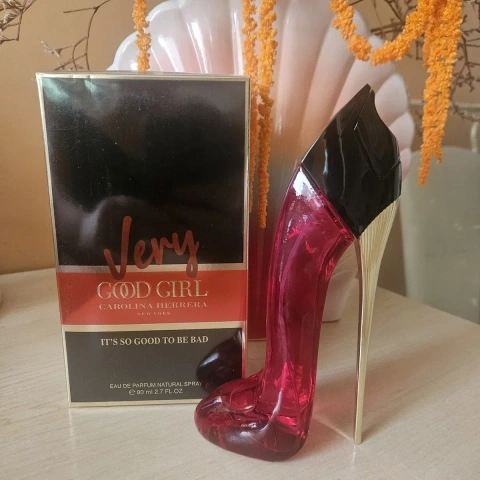 ДУХИ ПАРФУМ жіночий Carolina Herrera Very Good Girl 80ml