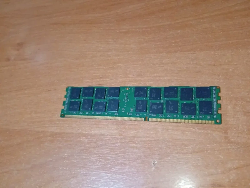 Дуже швидка! Оперативна пам’ять 16GB DDR3 Micron PC3-12800R ECC Registered — фото 2