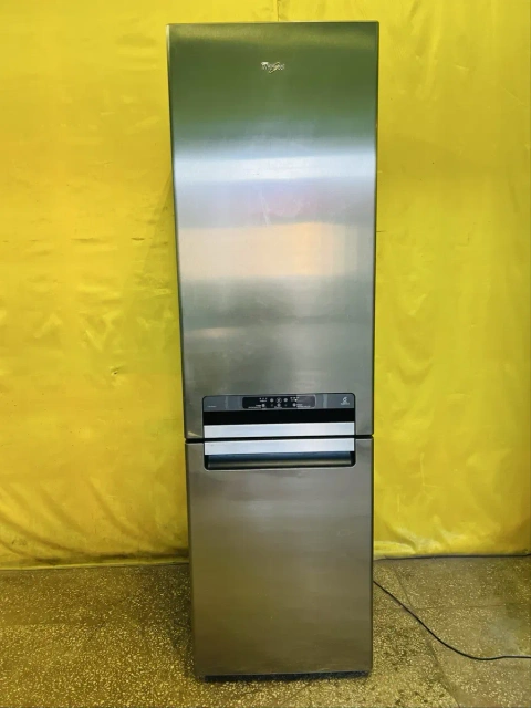Двухкамерный холодильник Whirlpool 203cm No Frost Class A+