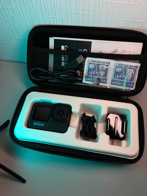 Екшн-камера GoPro Hero 10 з флешкою