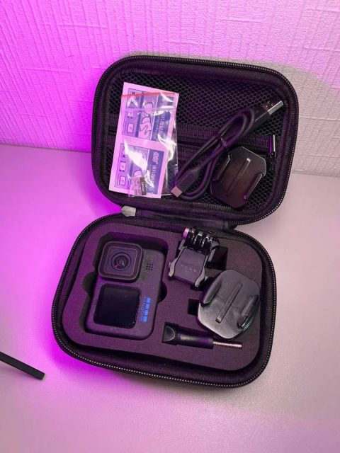 Екшн-камера GoPro Hero 12 в кейсі