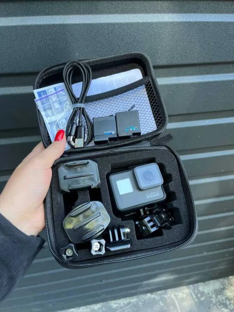 Екшн-камера GoPro Hero 5 з двома акумуляторами
