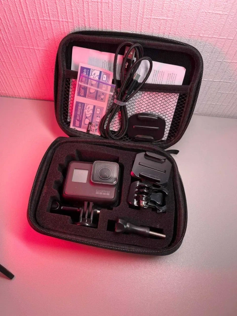 Екшн-камера GoPro Hero 6 з флешкою