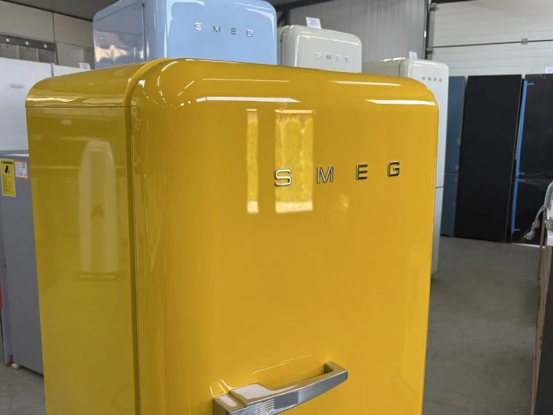 Ексклюзивний холодильник SMEG FAB 28 LYW жовтого кольору — фото 2