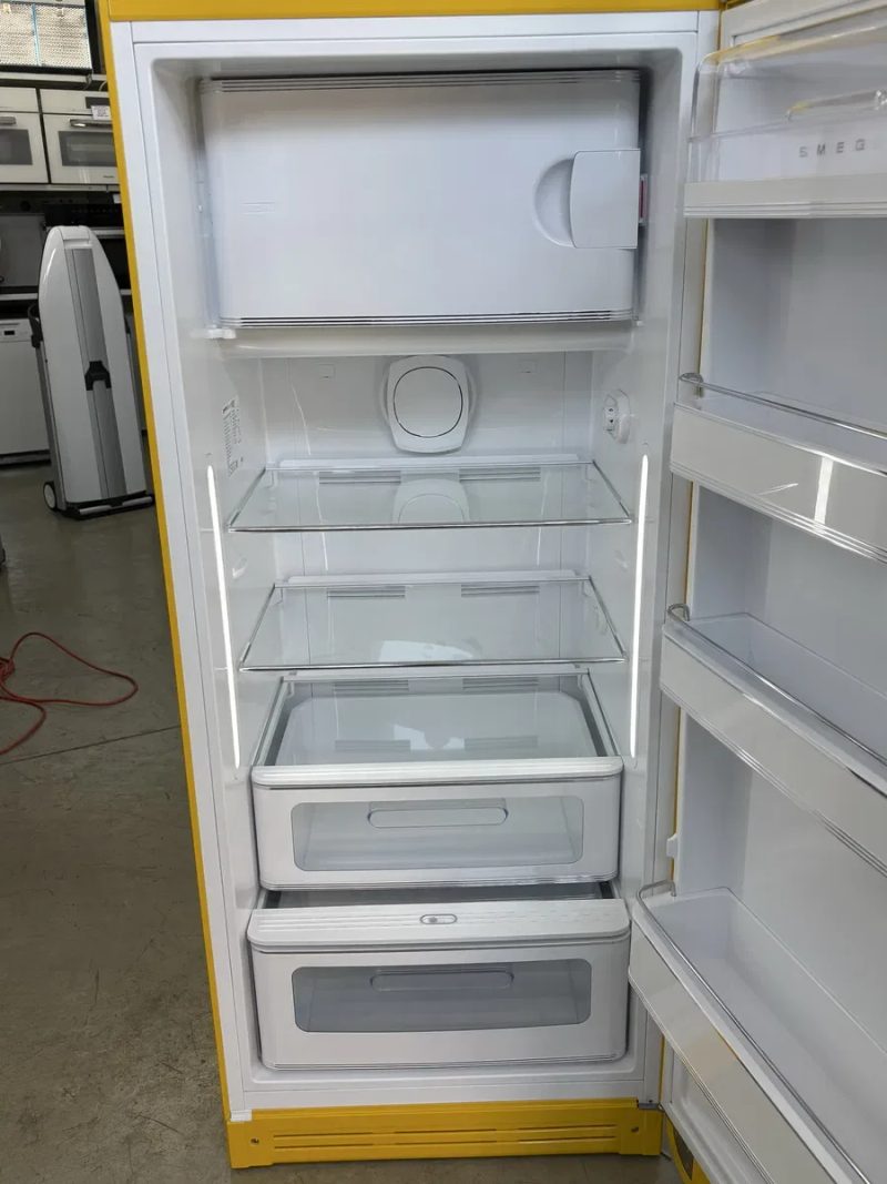 Ексклюзивний холодильник SMEG FAB 28 LYW жовтого кольору — фото 5