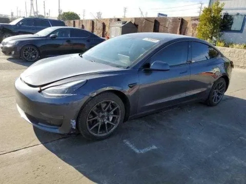 Електромобіль Tesla Model 3 Long Range 2022 року з США