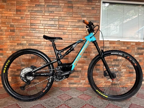 Електровелосипед ROCKY MOUNTAIN Latitude 27.5+"L" Shimano DEORE XT 1x12, Rock Shox YARI 160 mm, 108 Нм, ENDURO