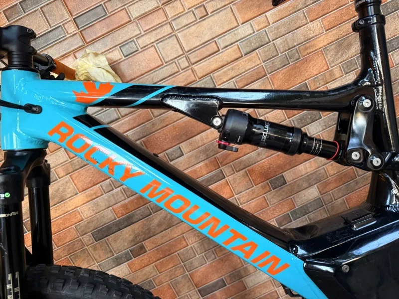 Електровелосипед ROCKY MOUNTAIN Latitude 27.5+"L" Shimano DEORE XT 1x12, Rock Shox YARI 160 mm, 108 Нм, ENDURO — фото 4