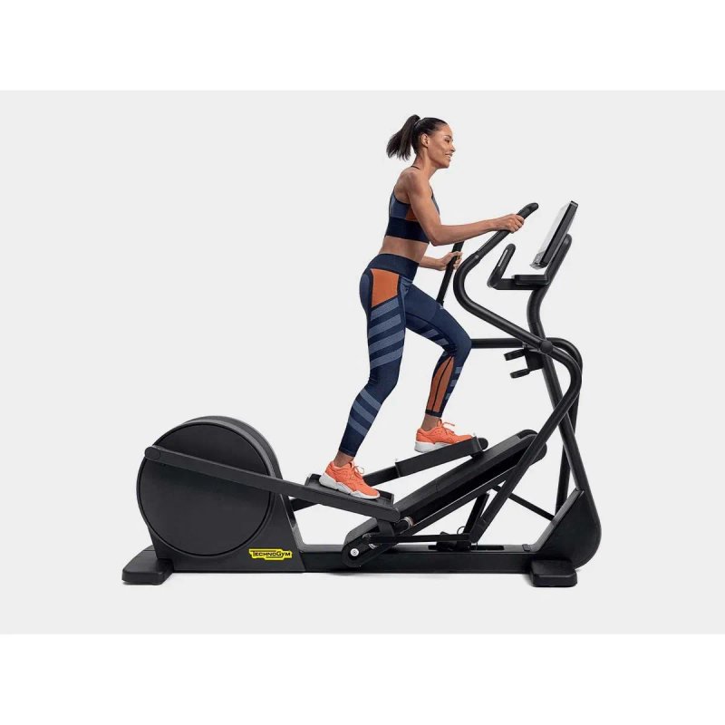 Еліптичний крос-тренажер Technogym Synchro Excite Live 9000 орбітрек — фото 4
