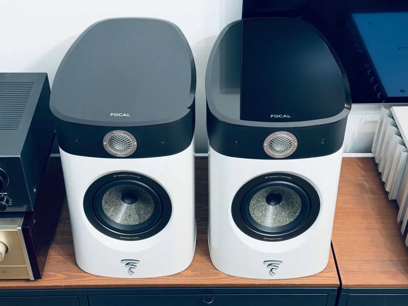 Focal Sopra No.1 Carrara White — полочник уровня, близкого к флагману Utopia | Франция, родные стойки и оригинальная упаковка — фото 2
