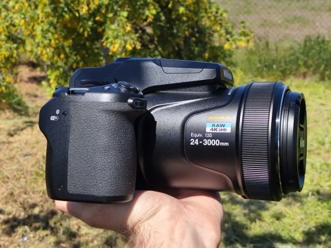 Фотоаппарат Nikon Coolpix P1000, суперзум, 125х зум