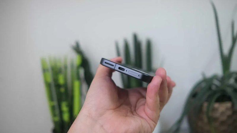 Google Pixel 9a 8/128GB (Obsidian) Neverlock гарний стан — фото 3