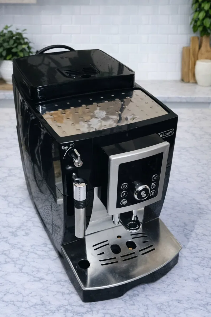 Ідеальна кава щоранку: Автоматична кавомашина DeLonghi ECAM 23.210 
DeLonghi ECAM 23.210 – компактна — фото 2