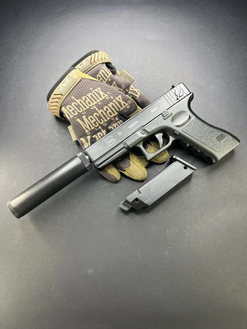 Іграшковий металевий пістолет Glock 17 з глушником C15A+ 6 мм пружинний