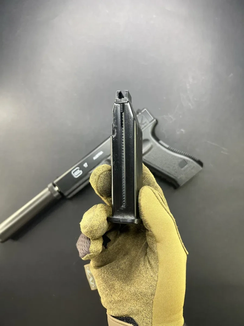 Іграшковий металевий пістолет Glock 17 з глушником C15A+ 6 мм пружинний — фото 8