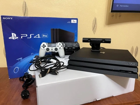 Ігрова консоль Sony Playstation 4 Pro 1TB + 2 геймпада