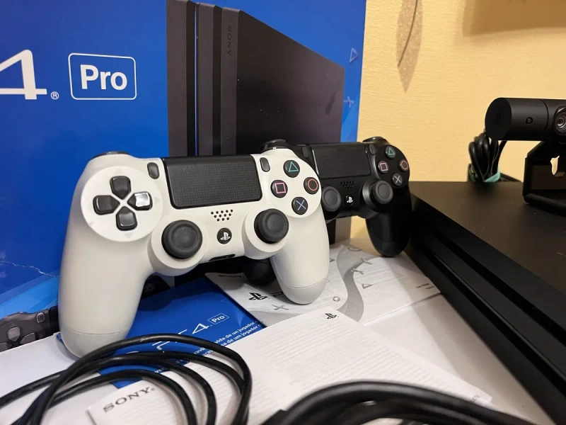 Ігрова консоль Sony Playstation 4 Pro 1TB + 2 геймпада — фото 3