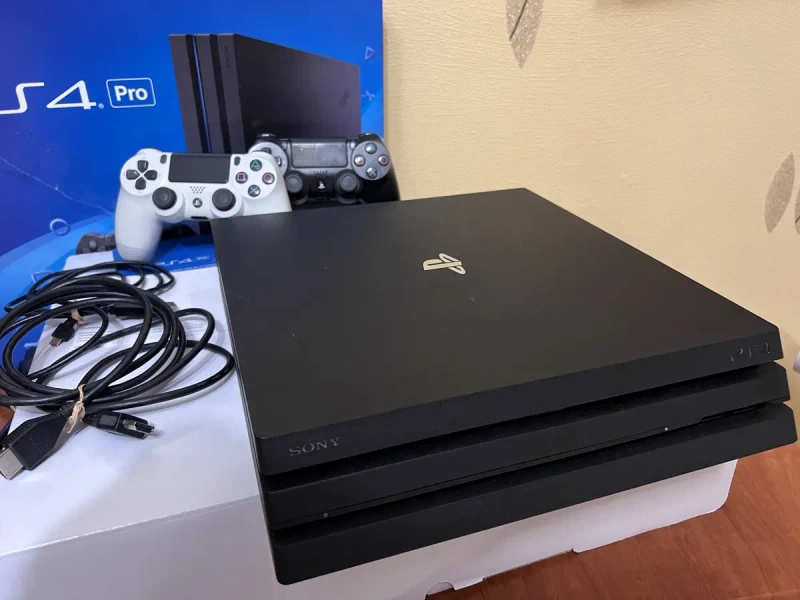 Ігрова консоль Sony Playstation 4 Pro 1TB + 2 геймпада — фото 4