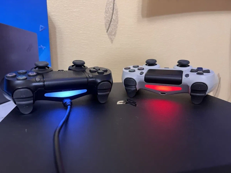 Ігрова консоль Sony Playstation 4 Pro 1TB + 2 геймпада — фото 7