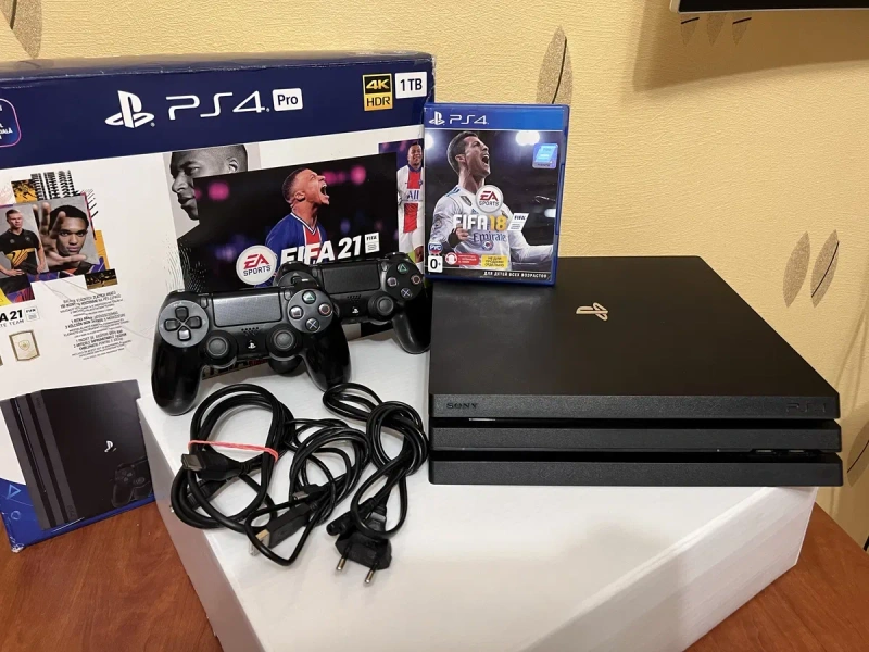 Ігрова консоль Sony Playstation 4 Pro 1TB  x2 геймпади + Fifa 18 — фото 2