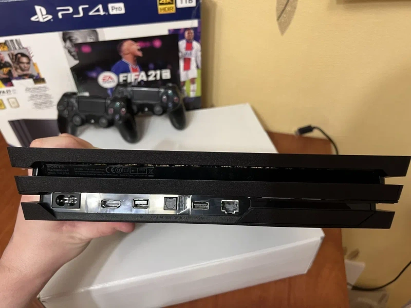 Ігрова консоль Sony Playstation 4 Pro 1TB  x2 геймпади + Fifa 18 — фото 6