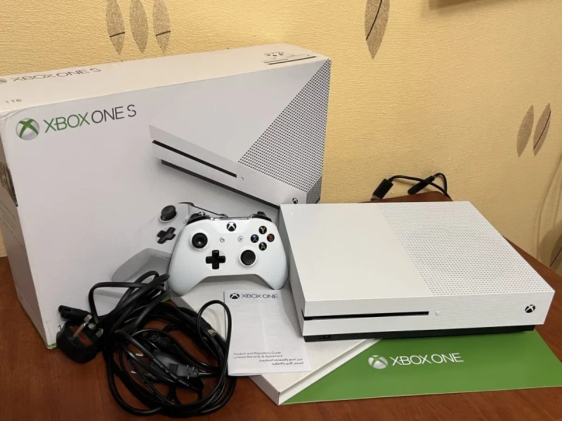 Ігрова консоль Xbox One S 1TB+ 1 геймпад+ коробка! — фото 2