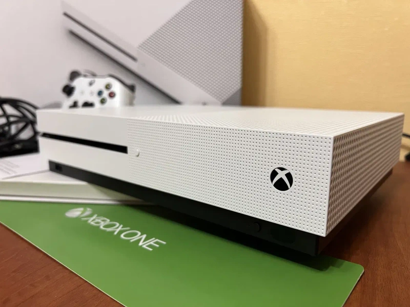 Ігрова консоль Xbox One S 1TB+ 1 геймпад+ коробка! — фото 3
