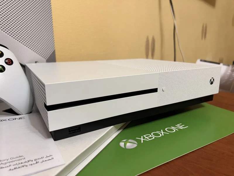 Ігрова консоль Xbox One S 1TB+ 1 геймпад+ коробка! — фото 4