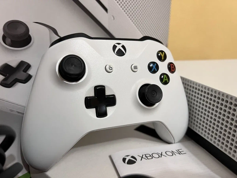 Ігрова консоль Xbox One S 1TB+ 1 геймпад+ коробка! — фото 5